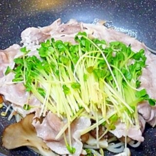 フライパンで♪　豚肉もやし人参きのこの塩麹蒸し